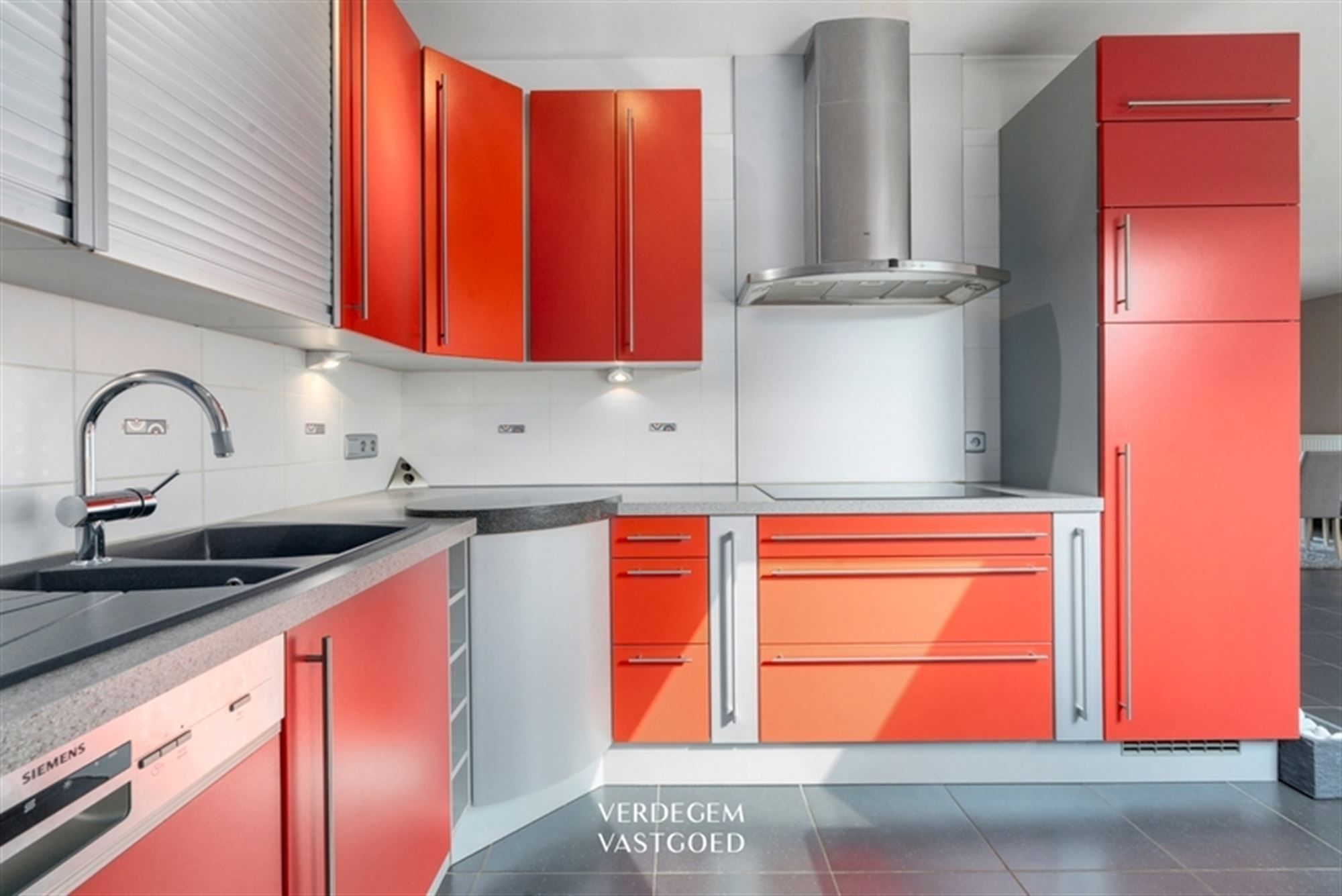 Ruim dakappartement met 2 slaapkamers en groot terras foto 5
