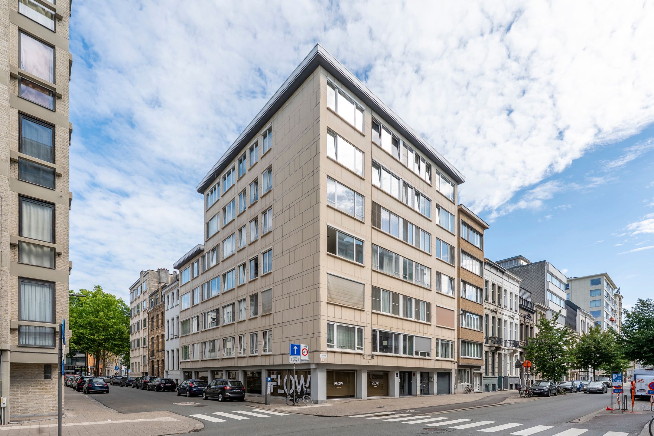 Instapklaar appartement in charmant gebouw op toplocatie! foto 11