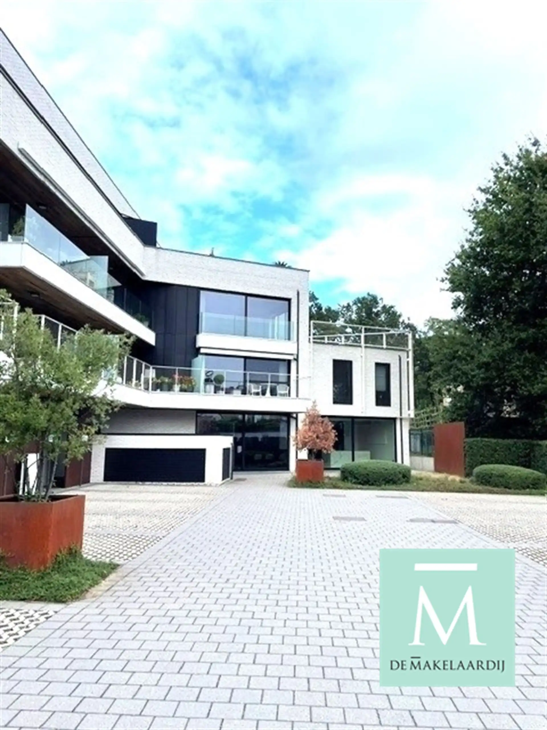 Aangenaam appartement, 2 slaapkamers, ruim terras (75m²), kelder en autostaanplaats foto 3