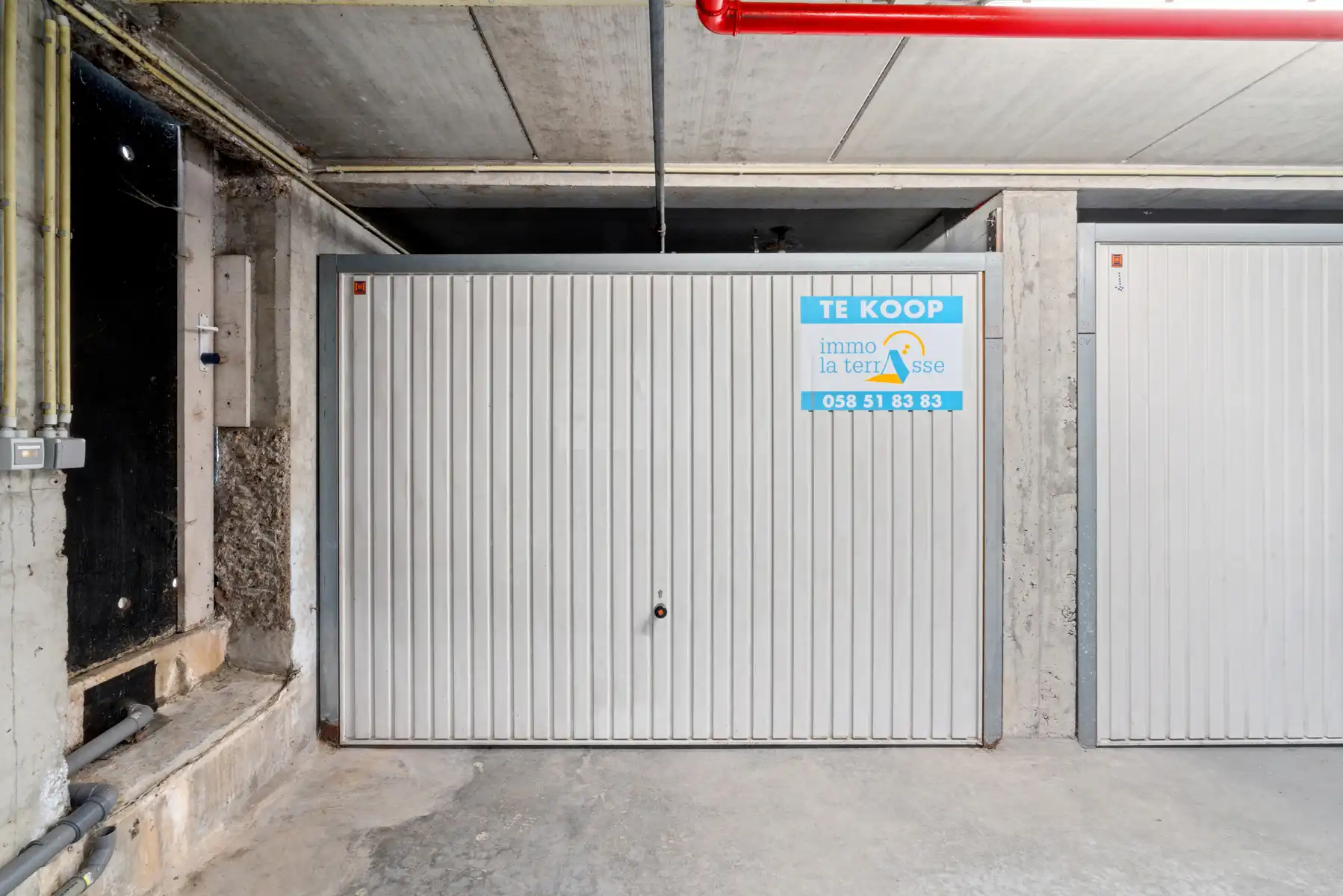 Ruime garage vlakbij centrum Sint-Idesbald foto {{pictureIndex}}