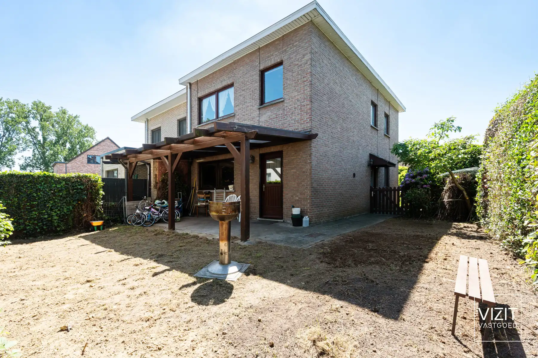 Strategisch gelegen halfopen woning in wijk “Witte Roos” foto 2