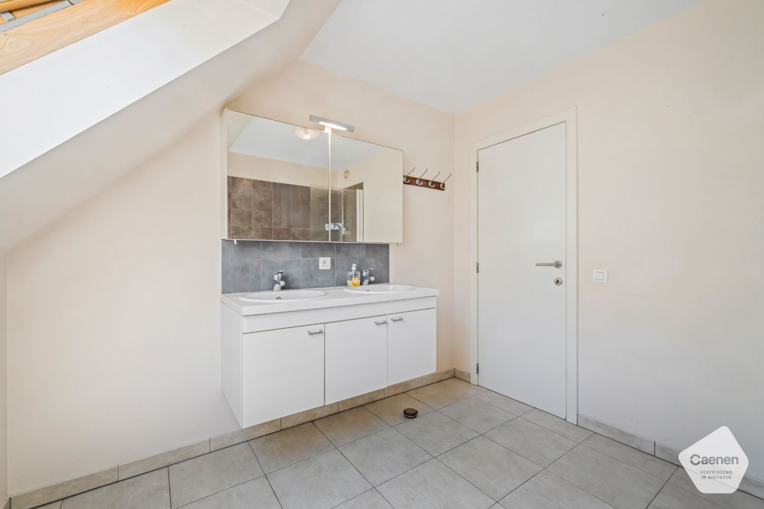 Instapklaar twee slaapkamer appartement in het hart van Blankenberge foto 12