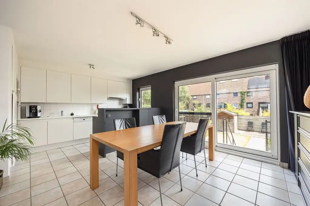 Perfect onderhouden en instapklare split-level woning foto 4