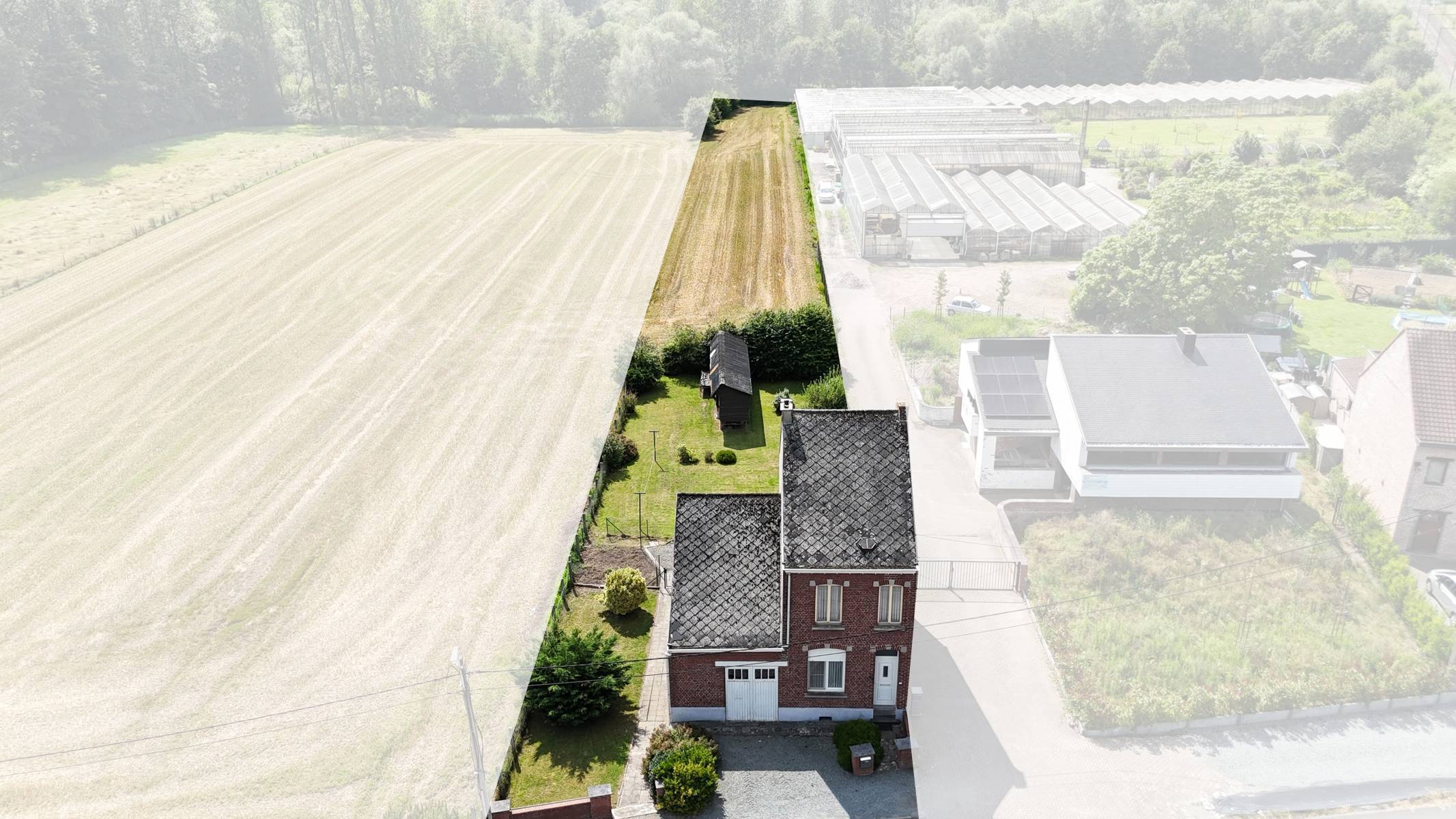 !! IN OPTIE !! Te renoveren woning met grote tuin in Zandbergen foto 1