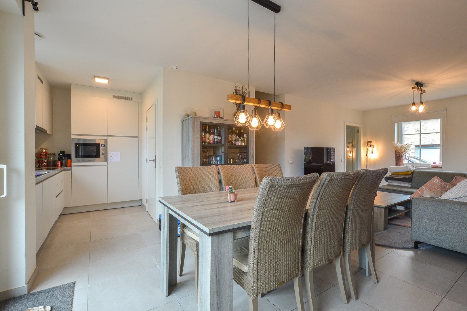 Prachtige nieuwbouwwoning in volledig aangelegd woonerf met 3 slaapkamers, zongericht terras en tuin foto 8