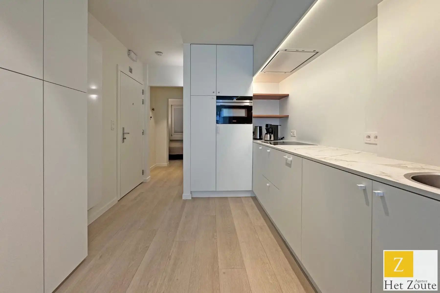 Charmant gerenoveerd appartement met zijdelings zeezicht foto 8