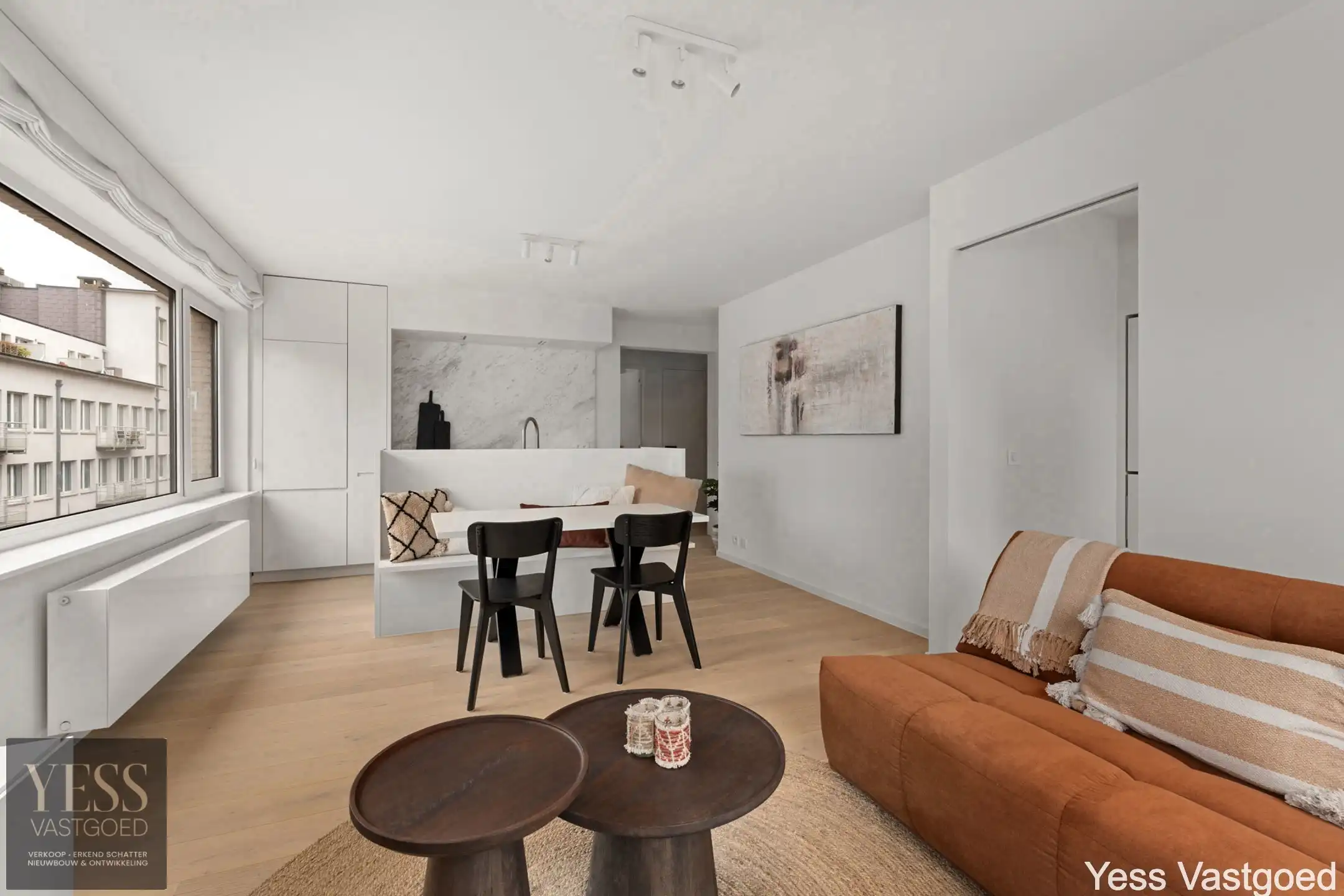 Prachtig gerenoveerd app met 2 slaapkamer centraal gelegen. foto {{pictureIndex}}