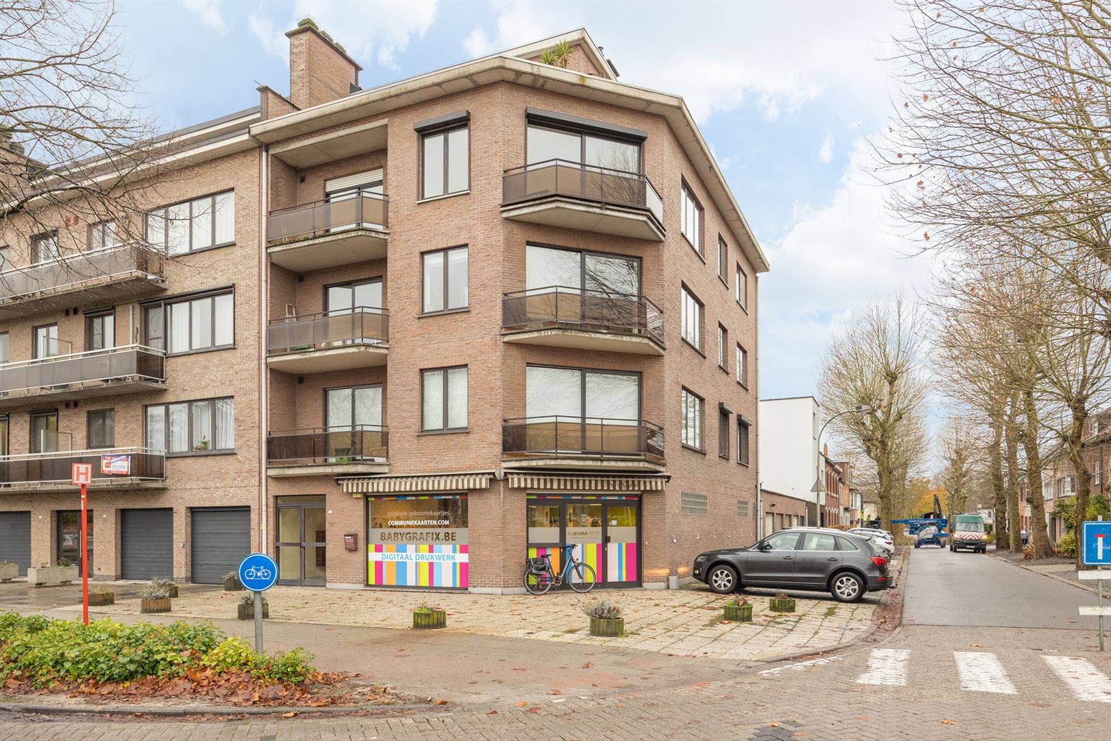 Commercieel  hoekpand over KLINA foto {{pictureIndex}}