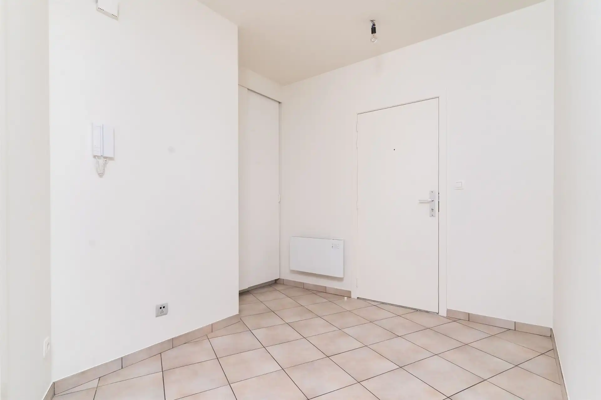 Lichtrijk 3 slpk appartement met balkon en autostaanplaats foto 5