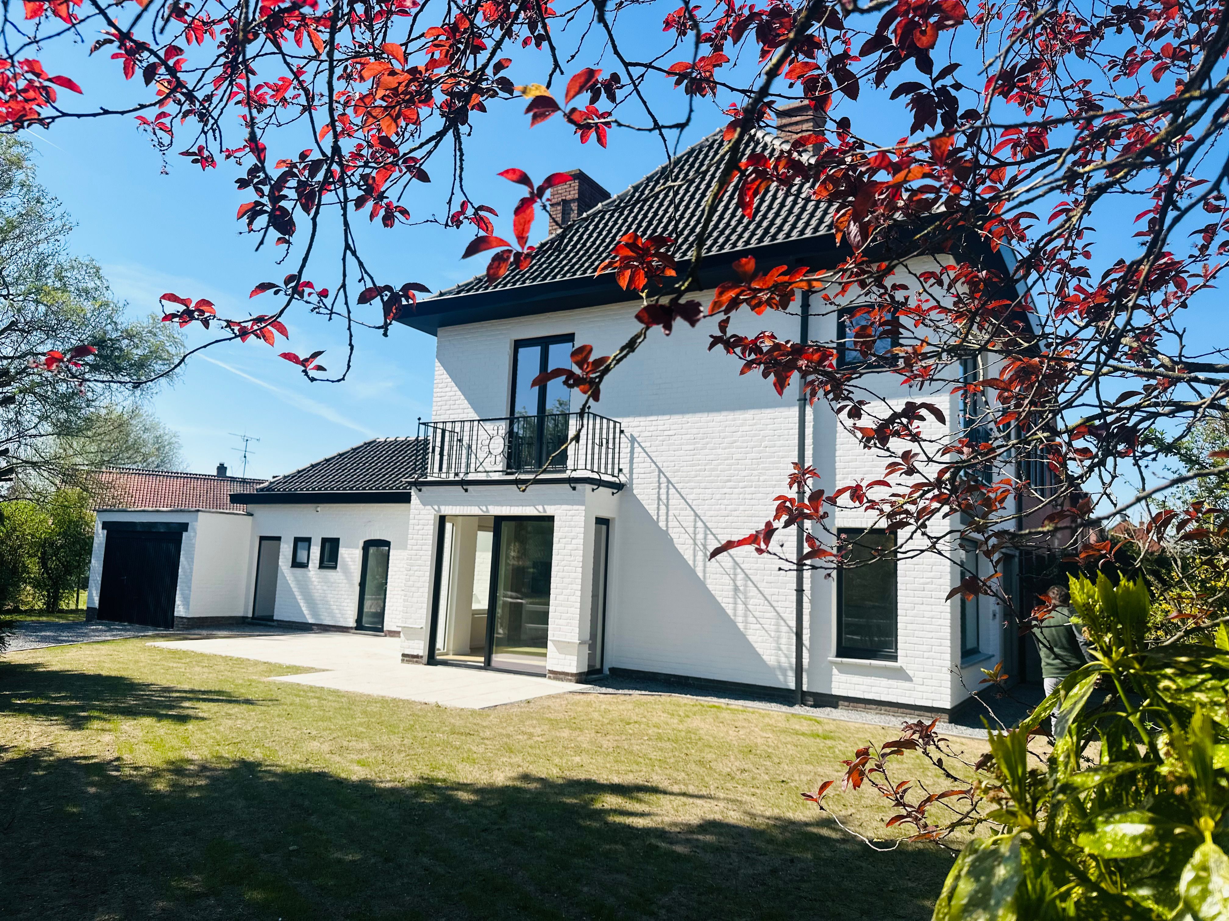 Instapklare, recent gerenoveerde woning op toplocatie in Laarne foto {{pictureIndex}}