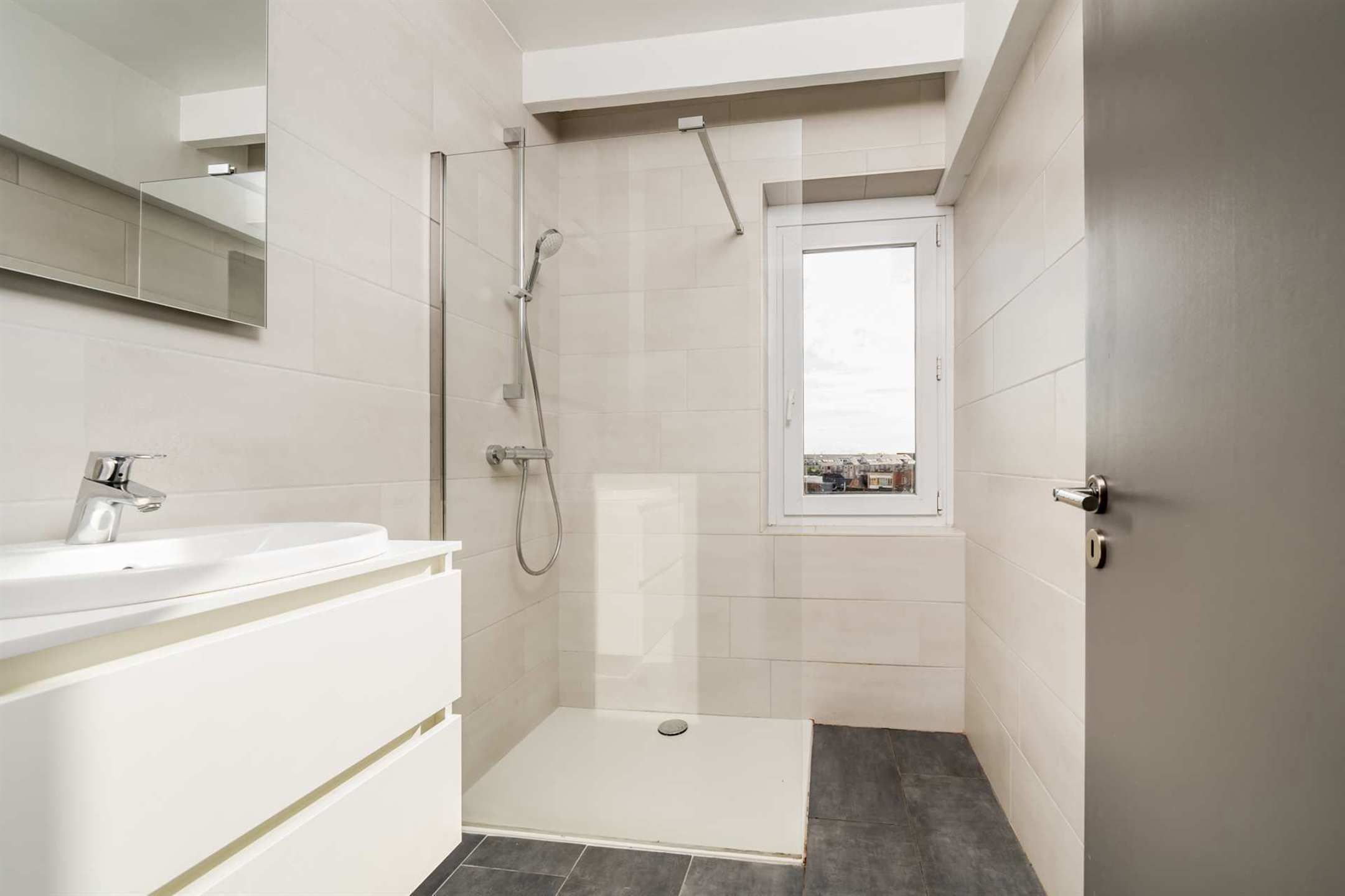 Ruim 3 slaapkamer appartement met prachtig uitzicht foto 9