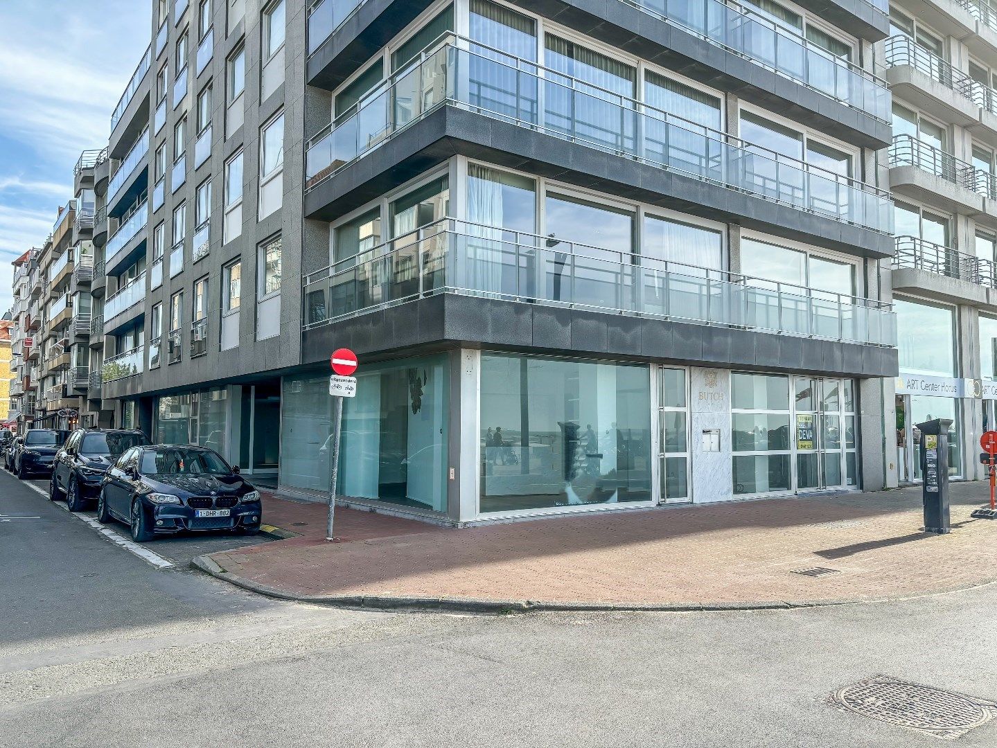 POP-UP Handelsgelijkvloers gelegen op een HOEK van de Zeedijk-Zoute vlakbij het Albertplein en het Driehoeksplein foto 2