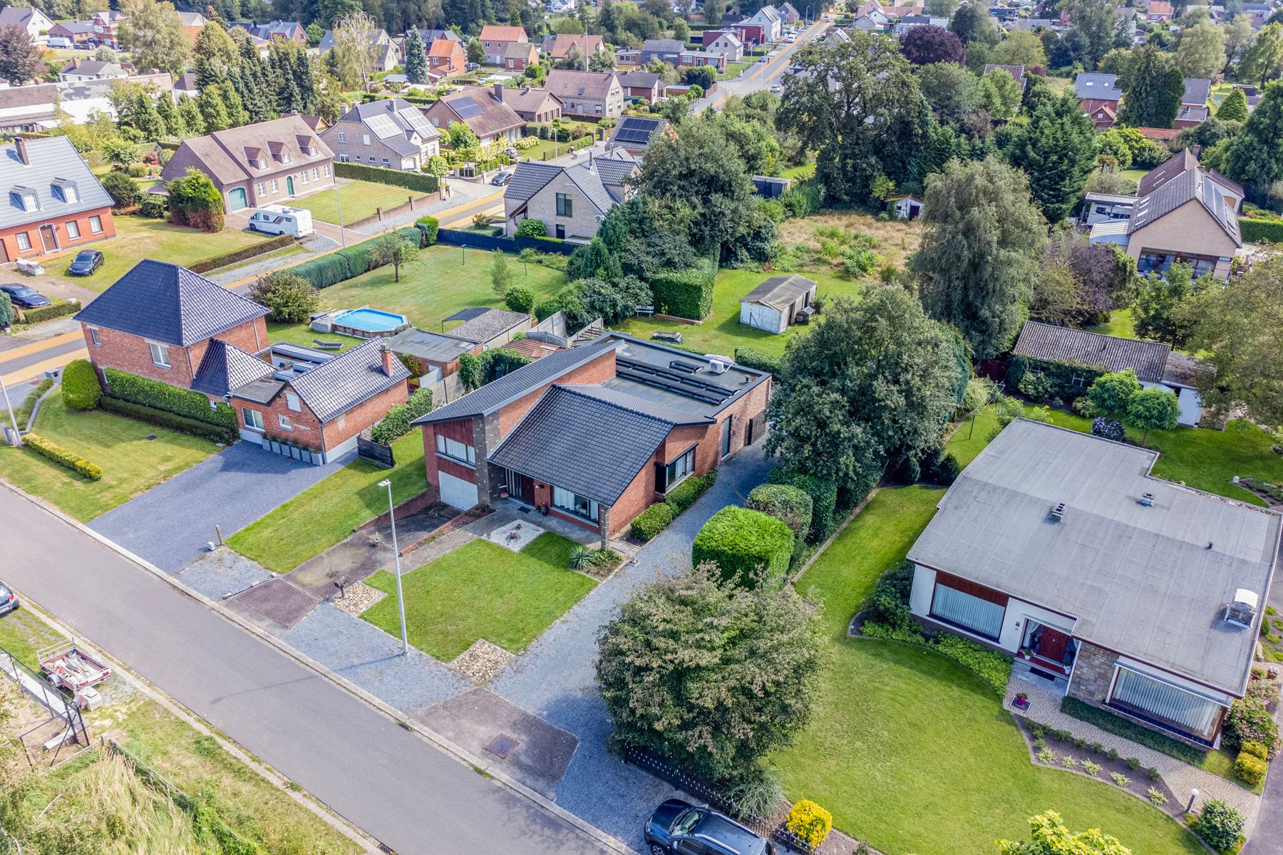 ZEER RUIME GERONOVEERDE WONING MET ZONNEPANELEN OP 2700m² foto 5