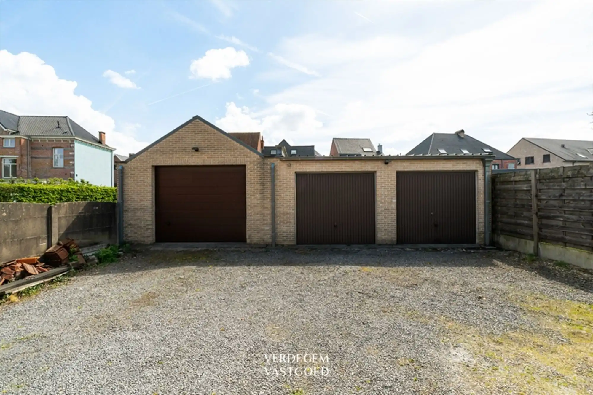 Opbrengsteigendom met 2 appartementen en 4 garages in het centrum van Sleidinge  foto 4