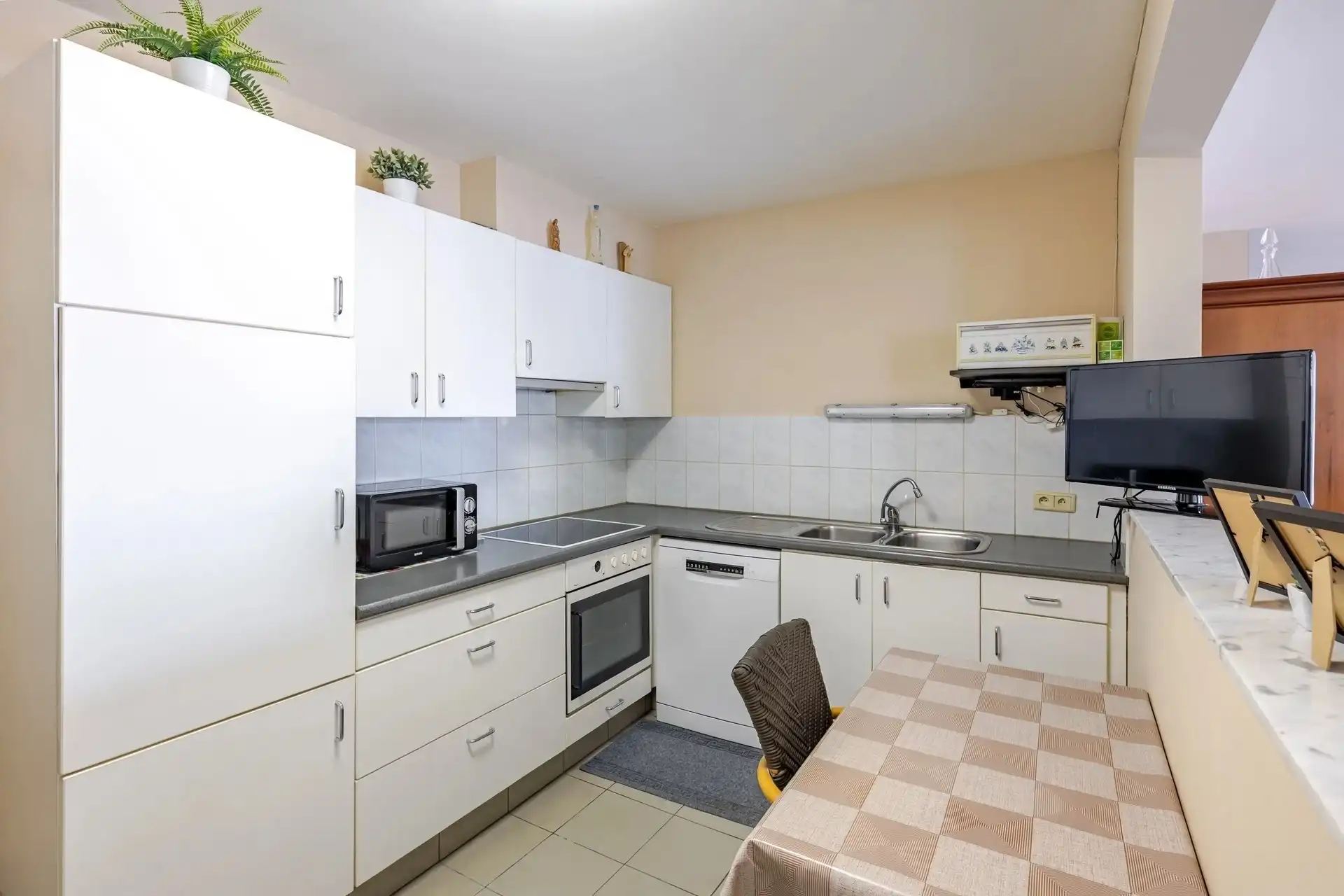 Appartement met 2 slks en staanplaats op topligging foto 7
