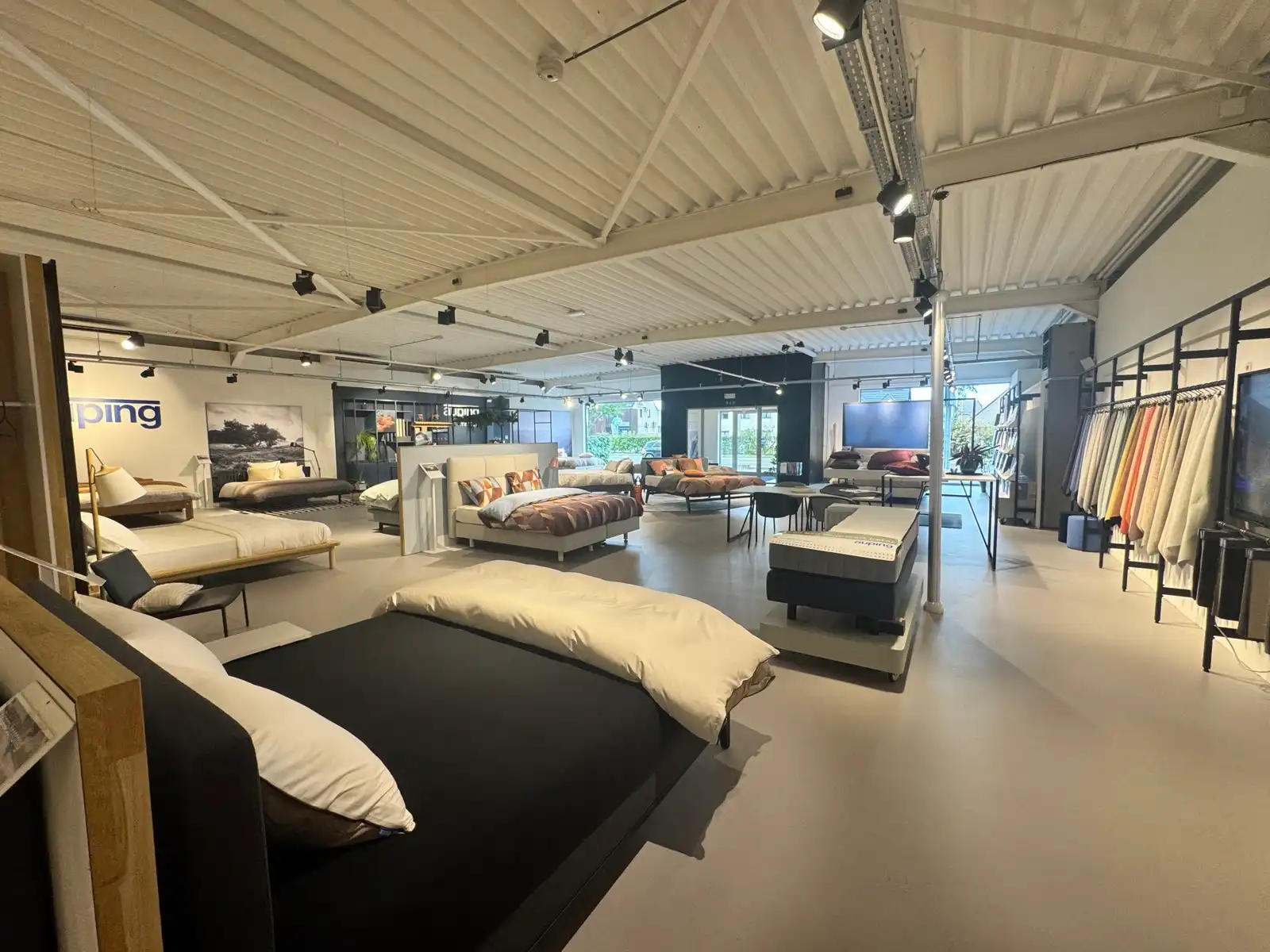 Handelsruimte / showroom te huur aan de Antwerpseweg in Geel foto 5
