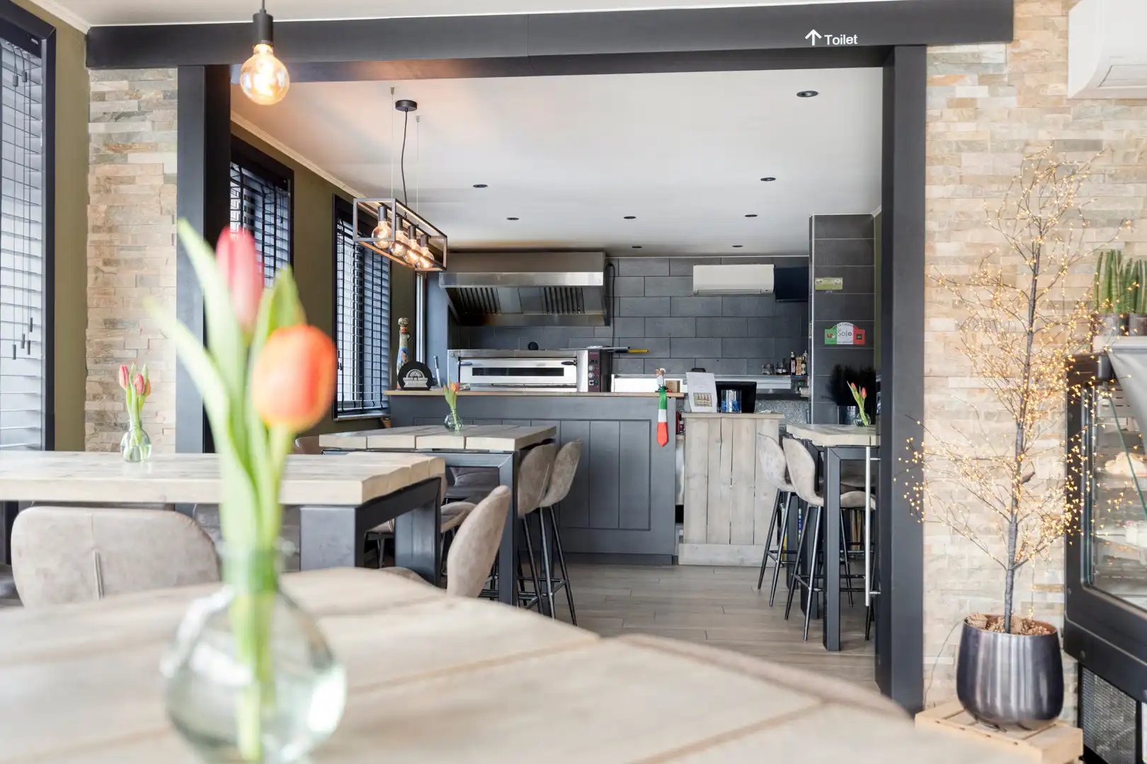 Te koop: Succesvolle broodjeszaak & trattoria met ruim overdekt terras foto 9