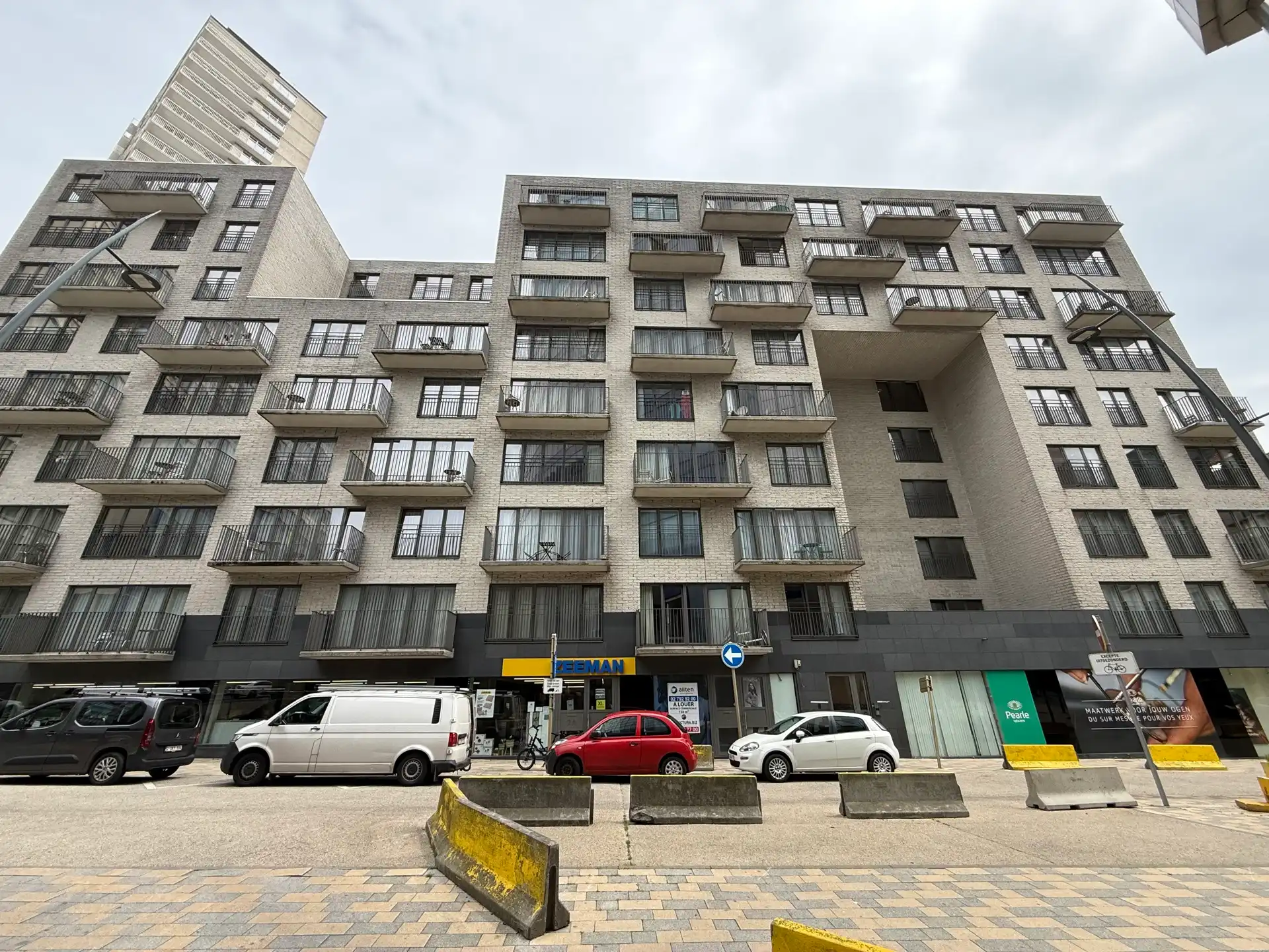 Investeringsappartement aan het Madouplein foto 2