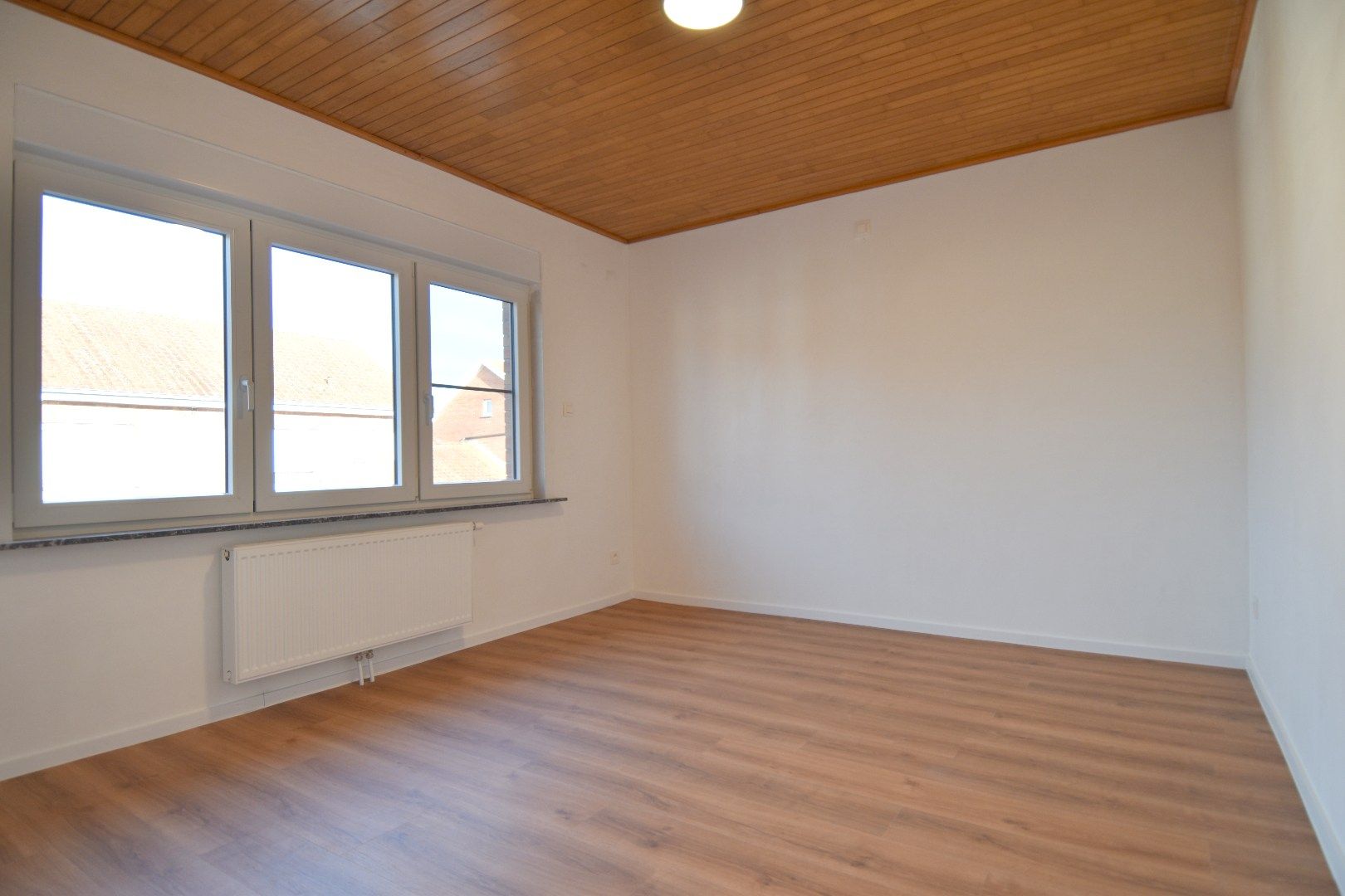 Volledig gerenoveerde woning met tuin en 3 slaapkamers foto 11