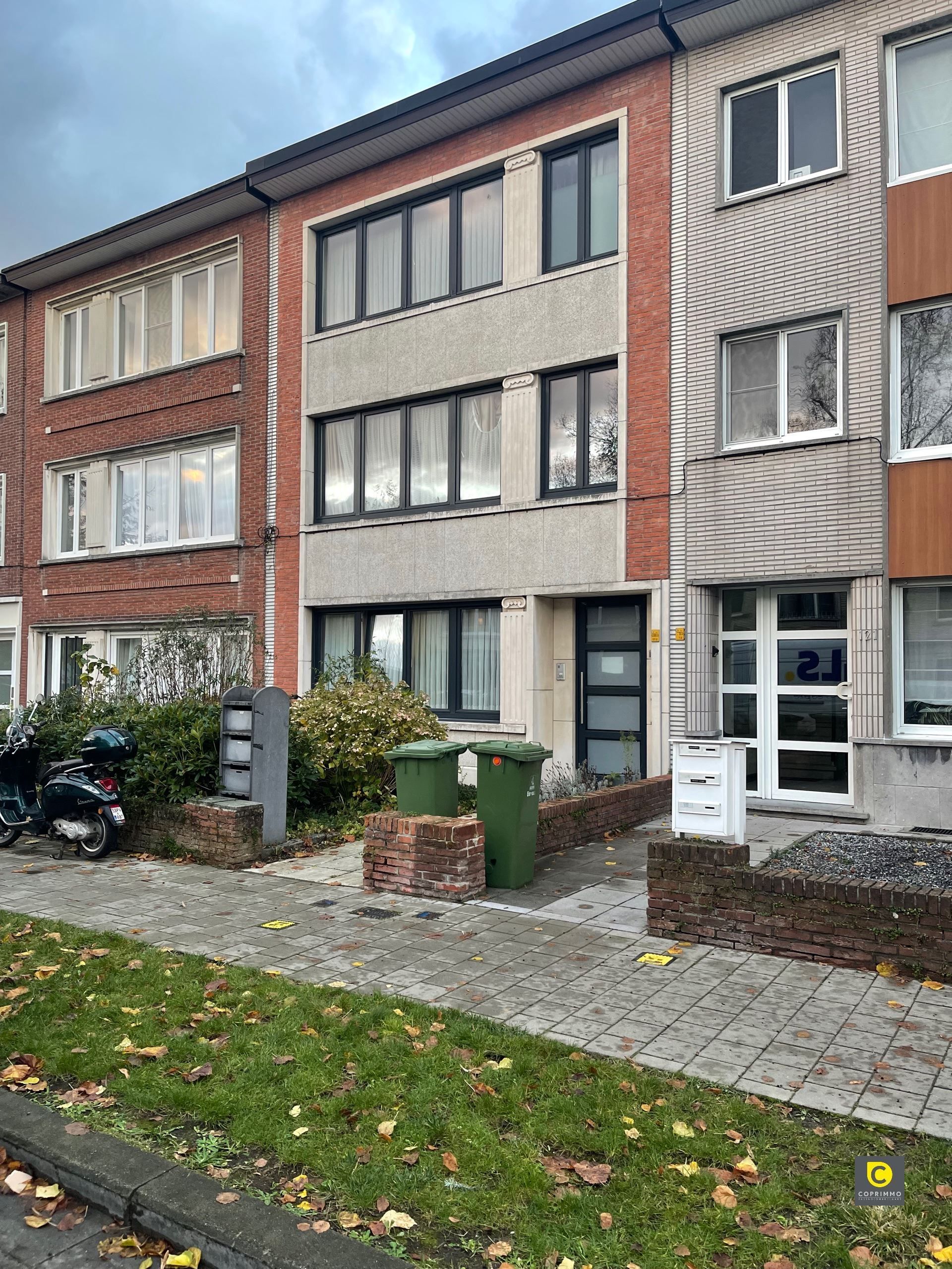 Op te frissen 2 slpk app + bureau ruimte op gegeerde locatie foto {{pictureIndex}}