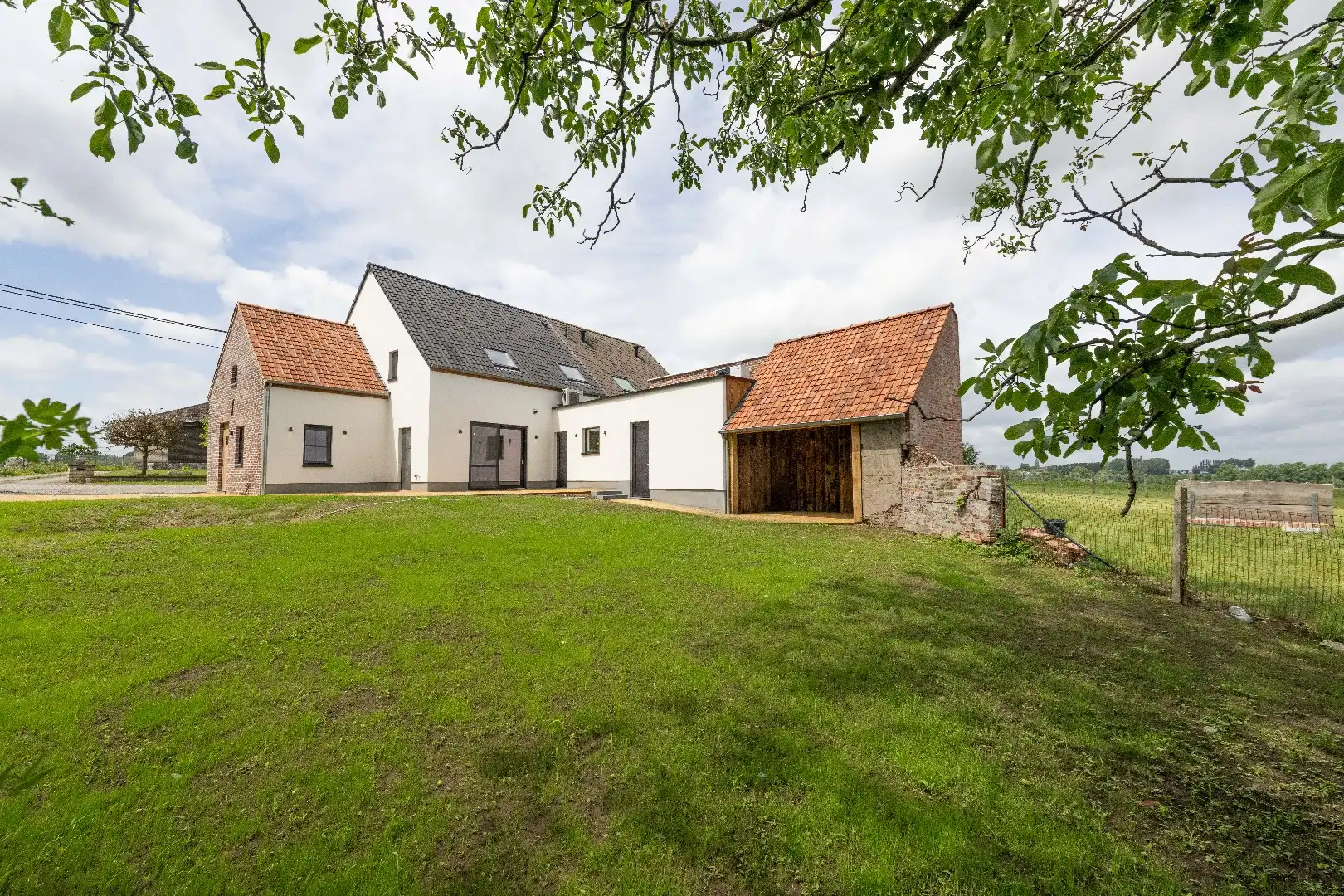 PRACHTIG TOTAAL GERENOVEERDE GEZINSWONING MET 3 SLAAPKAMERS foto 25