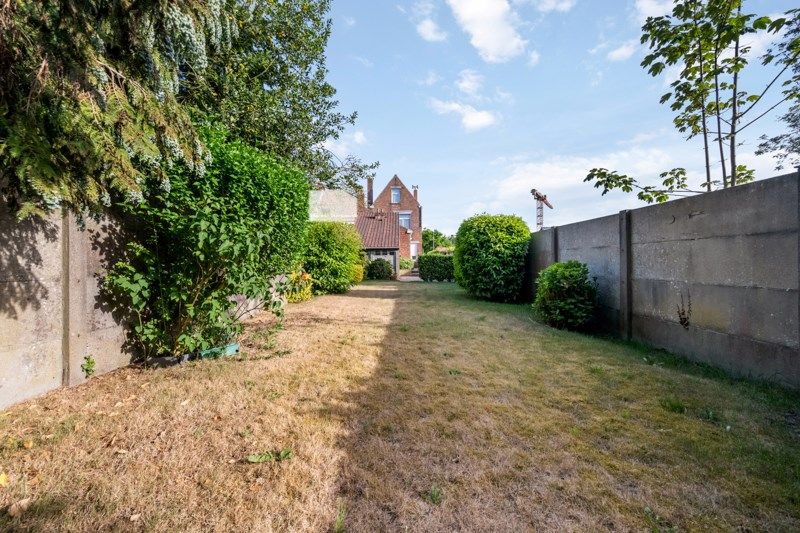 Te renoveren halfopen woning met veel potentieel foto 10