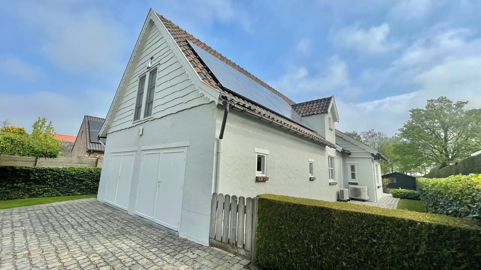 Villa met 3 kamers, 20 zonnepanelen en een dubbele garage op 800 m² foto 19