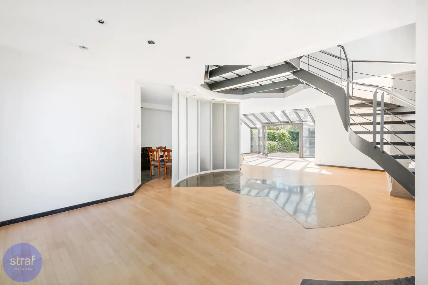 Ruim (en ook groot) huis op Linkeroever&nbsp;met praktijkruimte/ studio foto 3