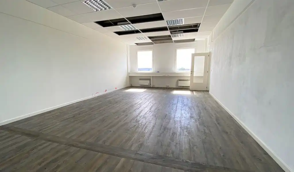 Burelen te huur in Immogranit Building aan E40 in Drongen foto 13