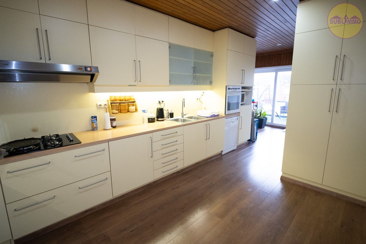 Handelspand (63 m²) met woonst in centrum Meerhout foto {{pictureIndex}}