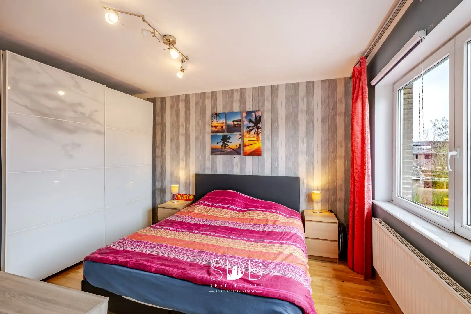 Instapklare half open bebouwing met gezinstuin foto 13