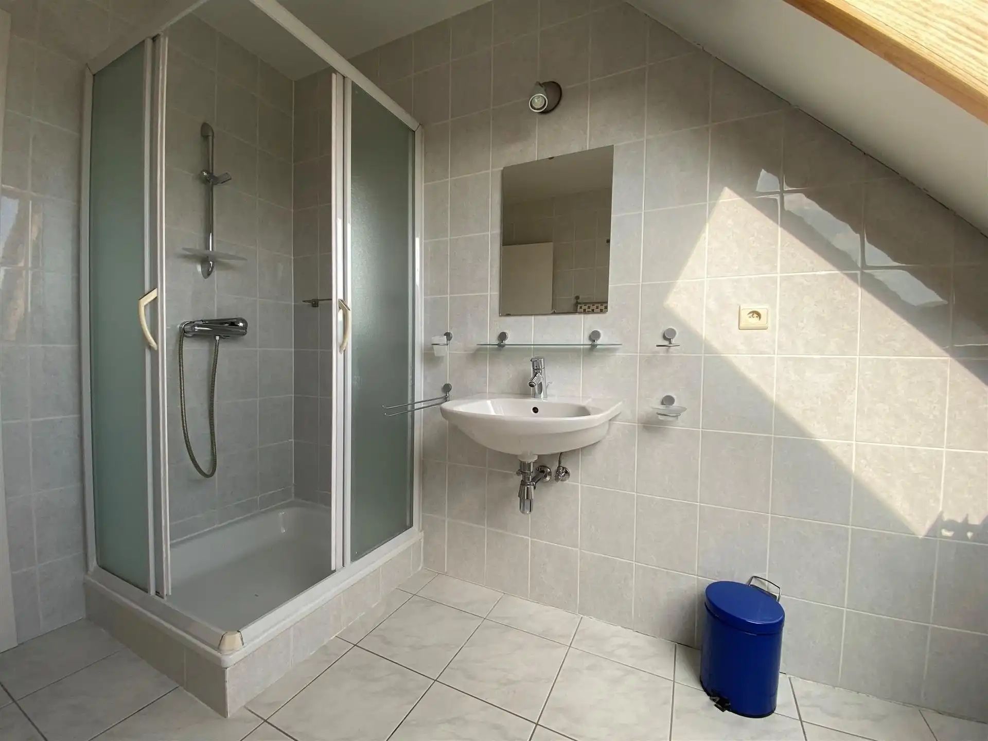 Halfopen woning met 4 slaapkamers en 2 badkamers. foto 29