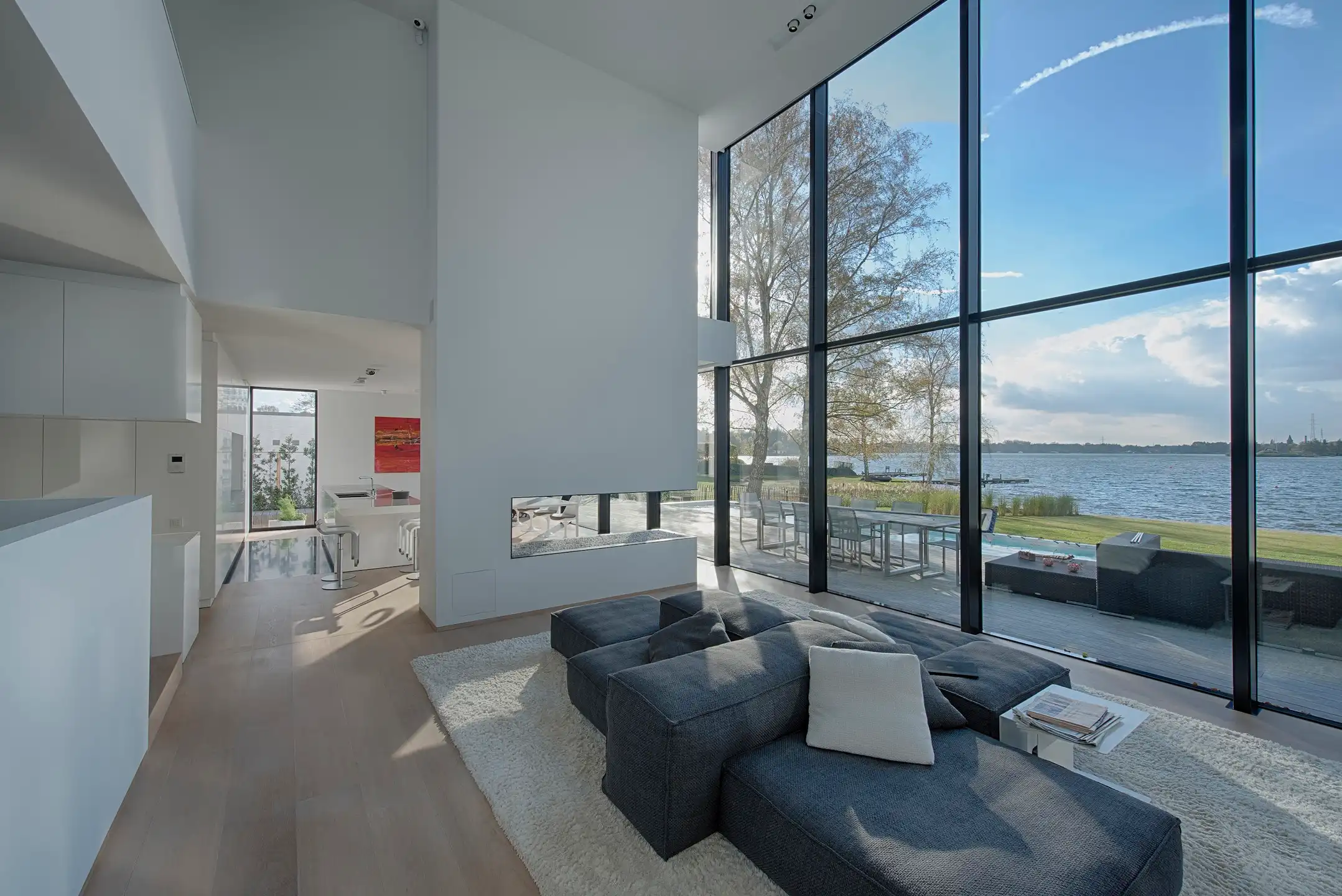 MOL - High-end design villa aan exclusief meer foto 4