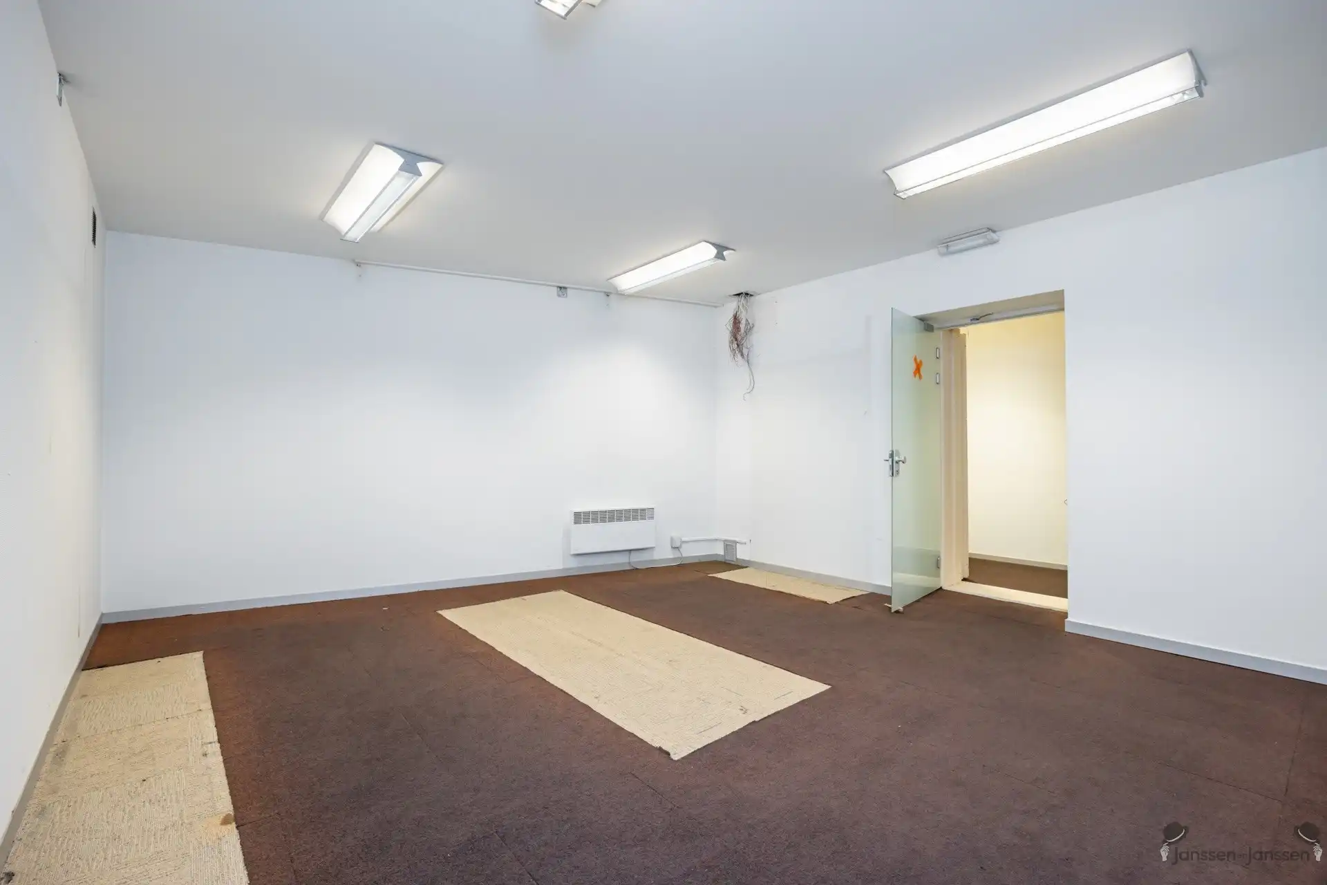 Commercieel gebouw met parkeergelegenheid! foto 23