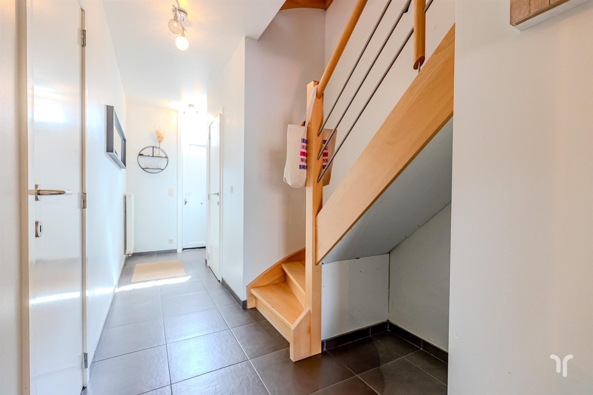 Instapklare, recente woning van 2009 op loopafstand van winkels en scholen. foto 6
