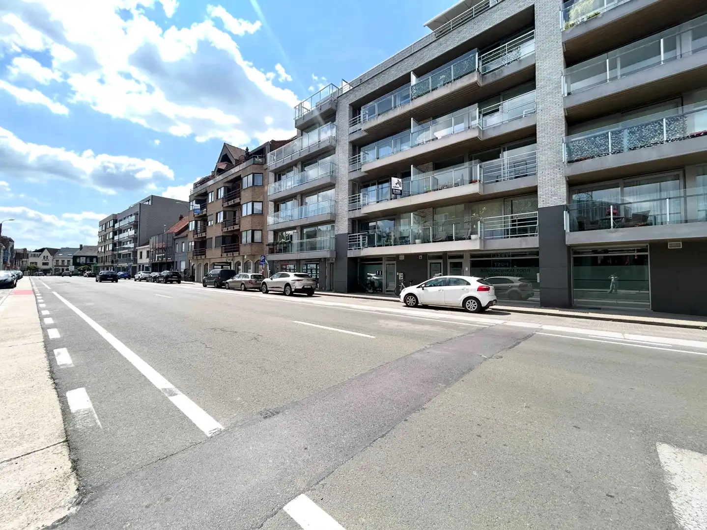 Instapklaar twee-slaapkamerappartement met 2 terrassen te centrum Roeselare! foto 14