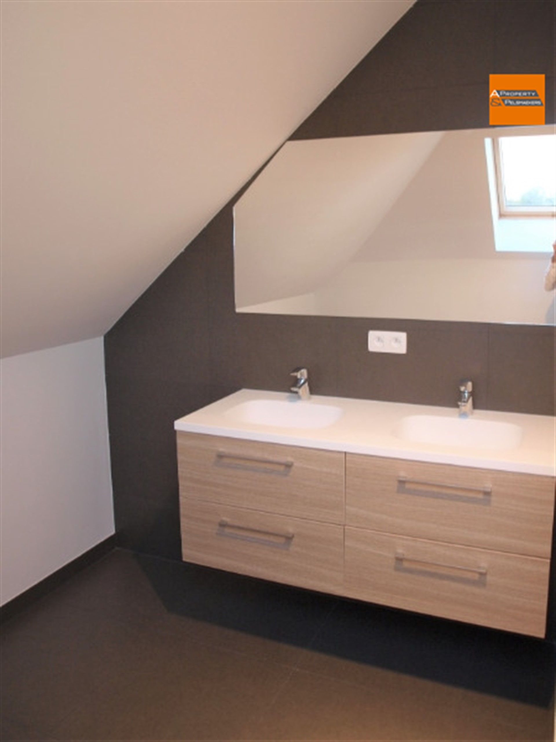 Instapklare, volledig gerenoveerde woning in groene en landelijke omgeving foto 12