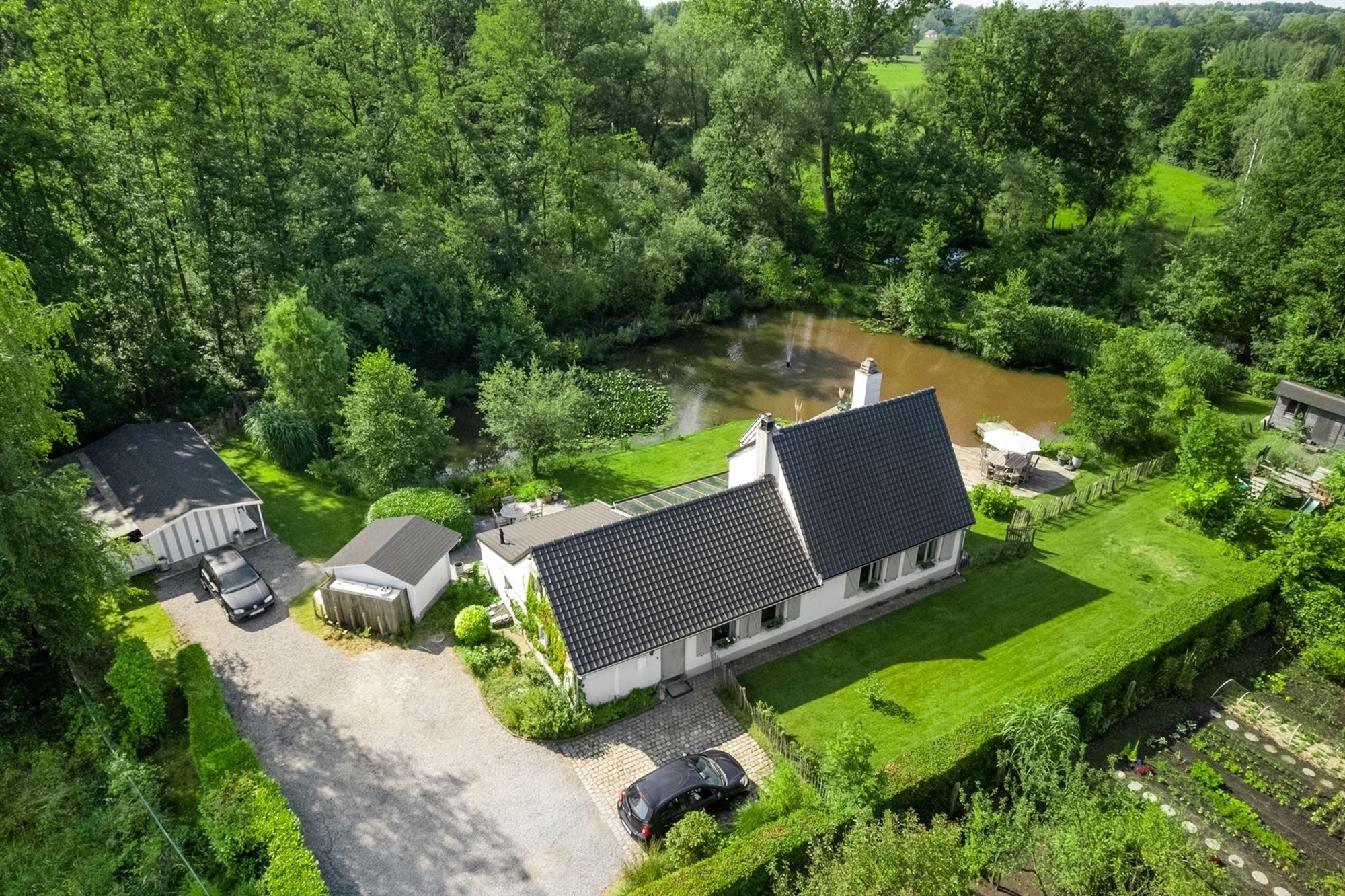 Unieke landelijke villa met prachtige tuin te BAAL foto 2