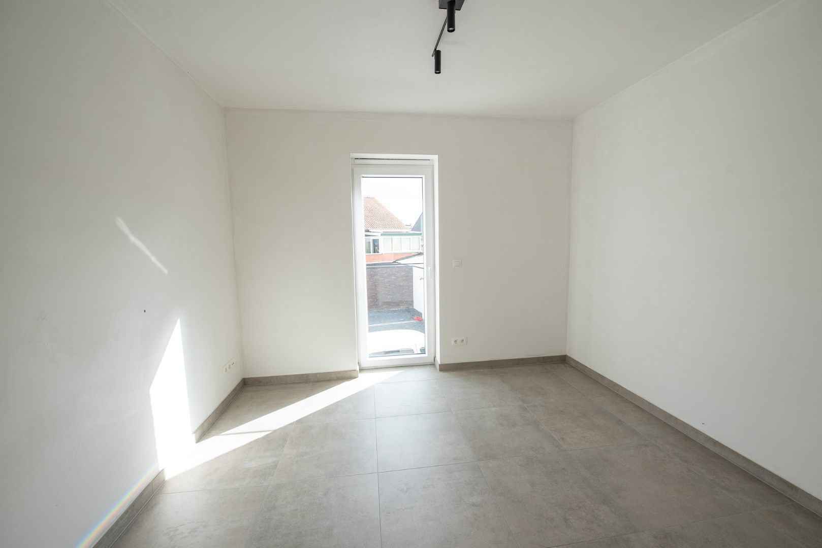 Kwalitatief afgewerkt nieuwbouwappartement TE KOOP in het hartje van Sint-Eloois-vijve!! foto 11