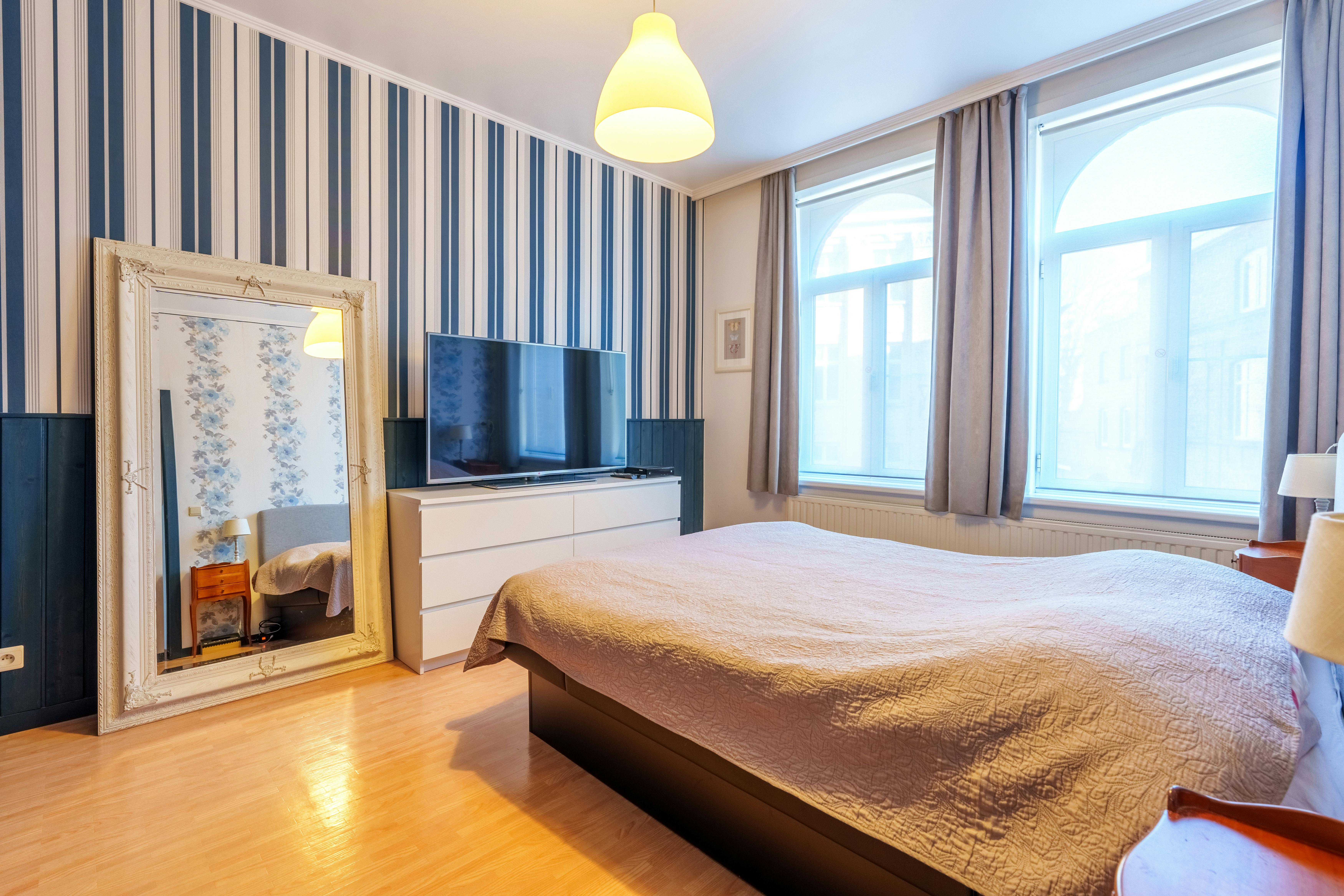 Uniek herenhuis in hartje Ieper met 8 slaapkamers en 7 badkamers  foto 14