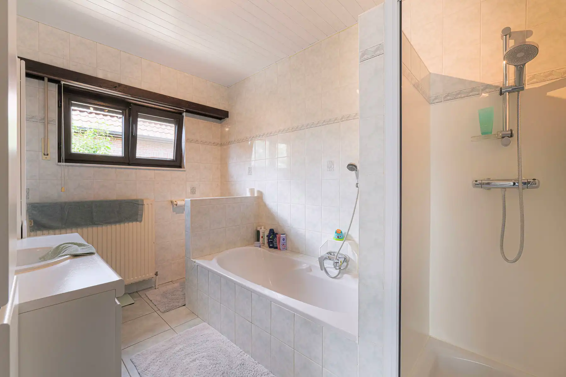 Instapklare woning met 3 slpkrs op een grond van 1.295m² foto 12