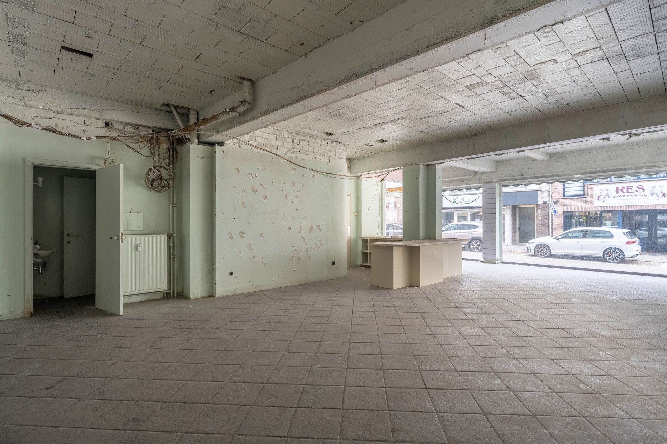 Ruim handelspand met mooie vitrinebreedte, op toplocatie! foto 7