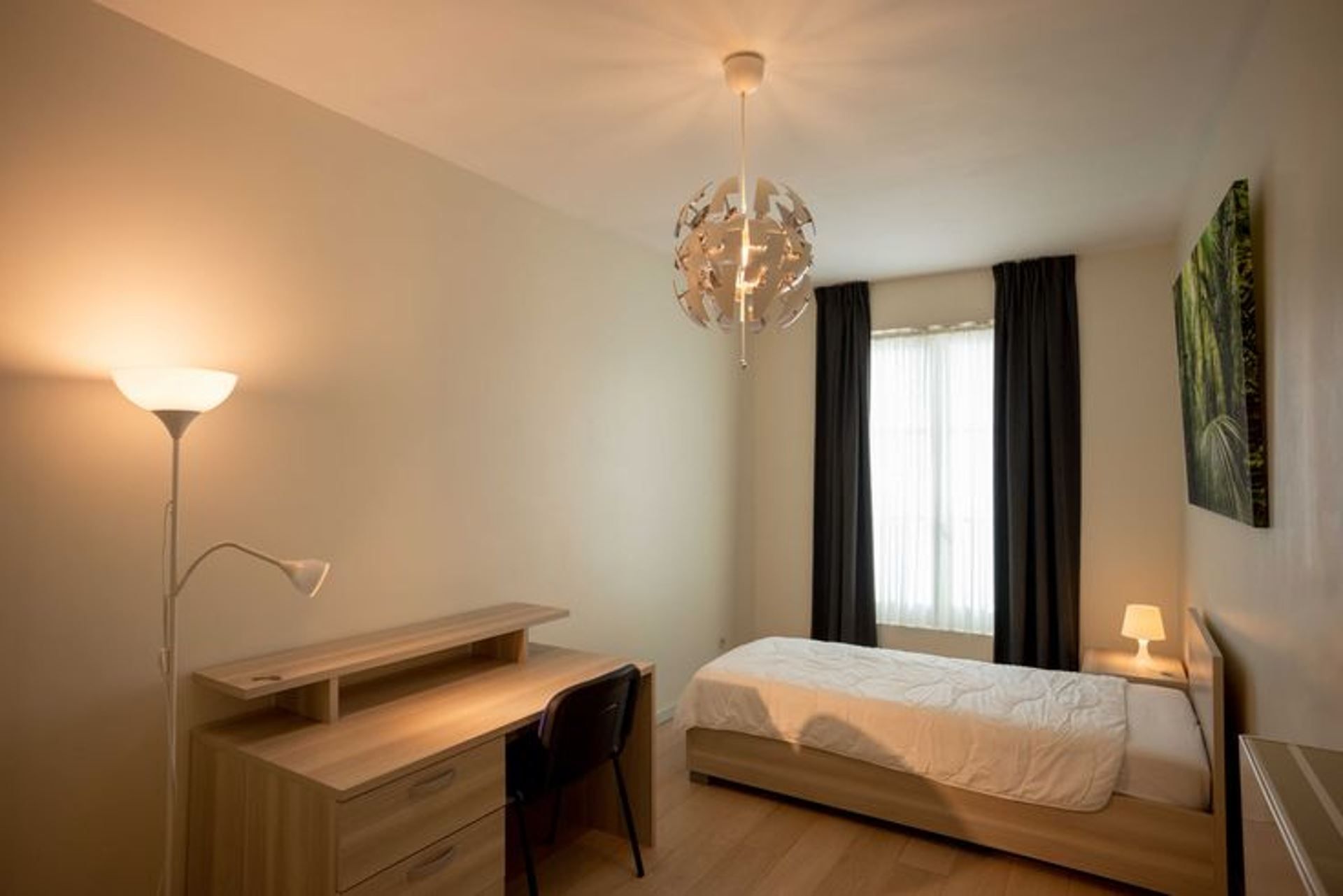 Mooie volledig gemeubileerde flat te huur gelegen in EU wijk foto 6