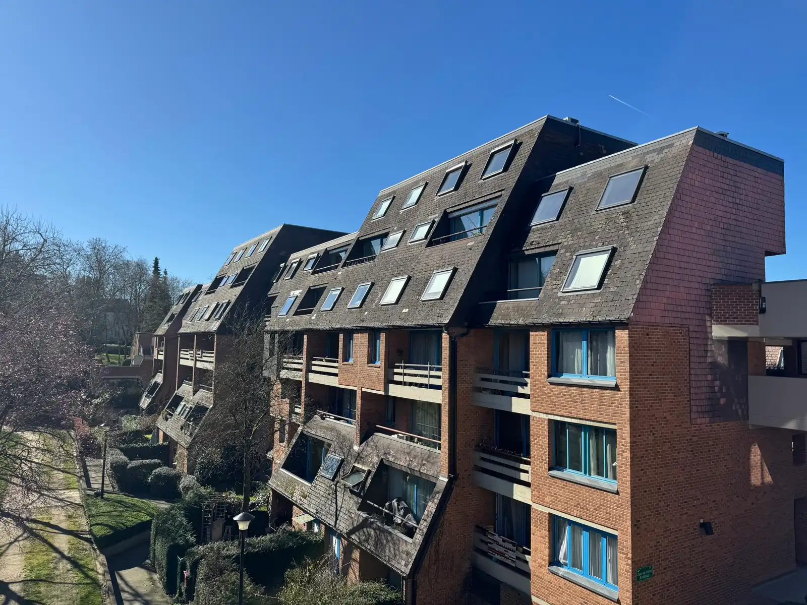 Lichtrijke studio met terras en parking in "Les Venelles" foto 11