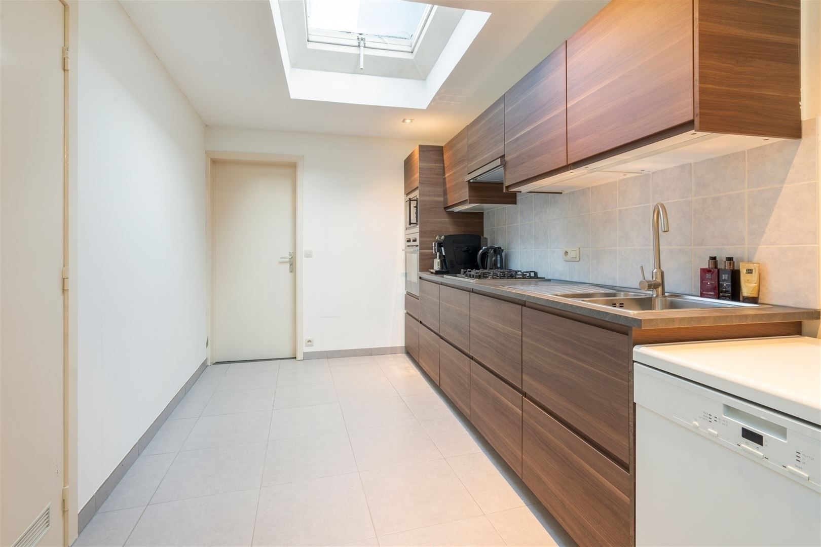 Huis met 2 garages foto 5