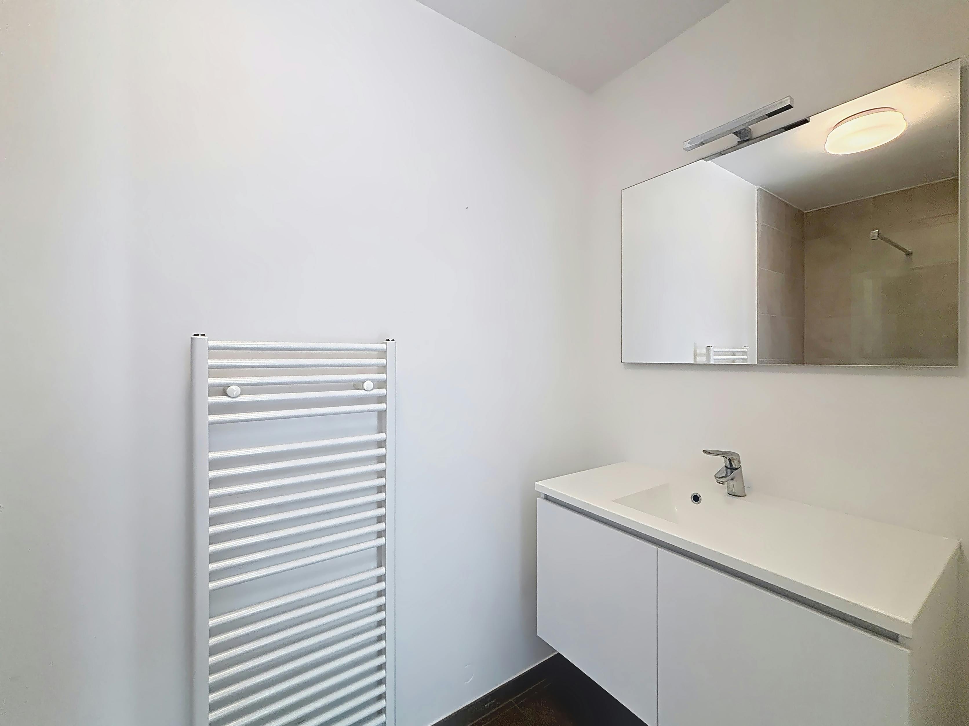 Eeklo Centrum: Instapklaar 1-slaapkamerappartement met garagebox foto 12