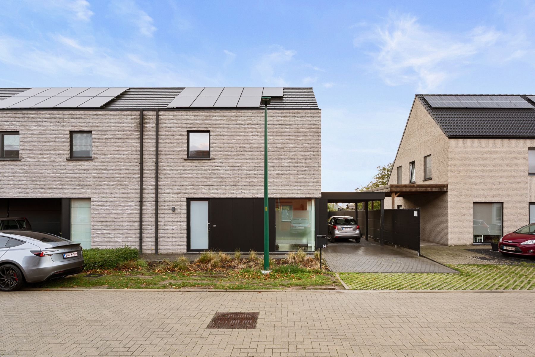 Energiezuinige recente woning in doodlopende straat te Eeklo foto {{pictureIndex}}