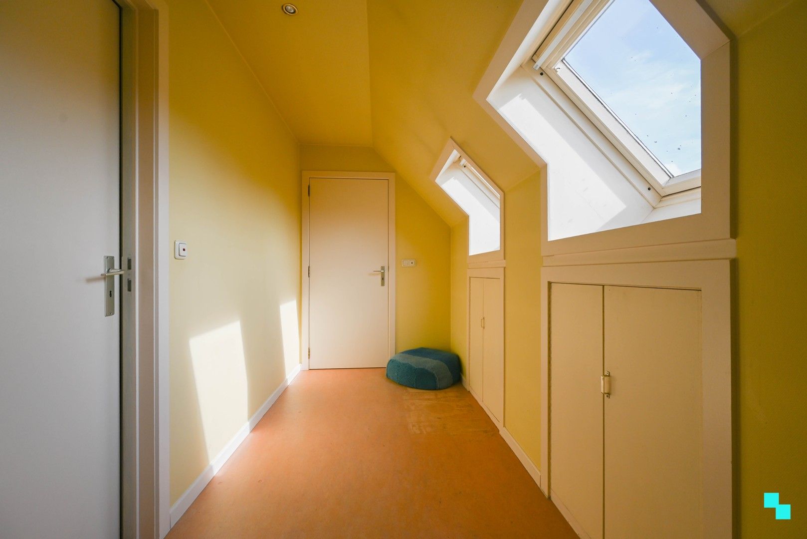 Alleenstaande, te renoveren villa in residentiële buurt foto 16
