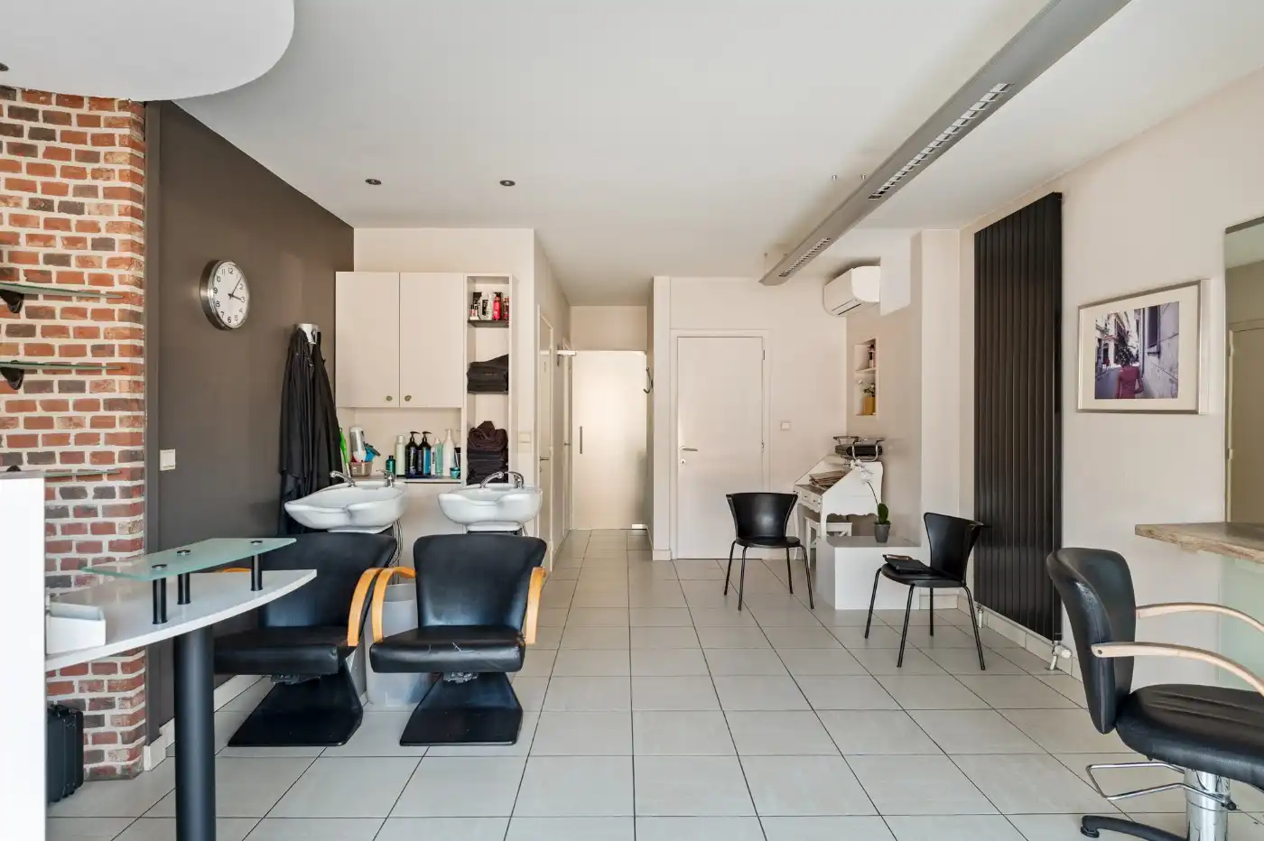 Ruime woning met commerciële ruimte, 2 slpk. en tuin foto 22