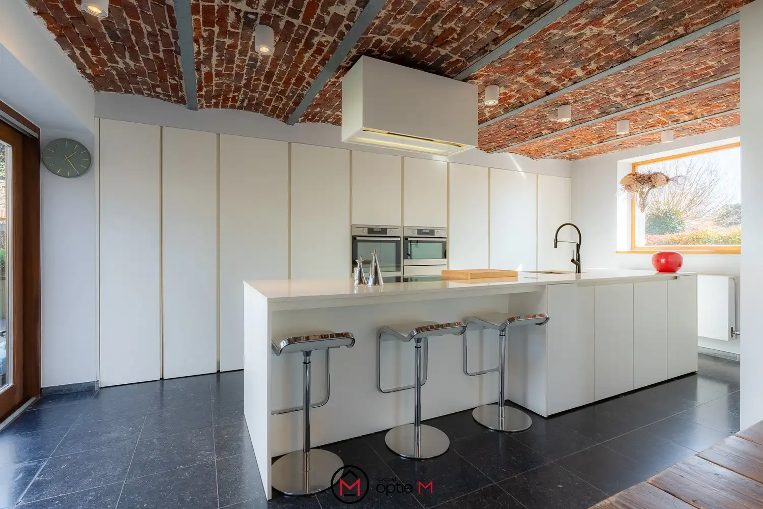 EXCLUSIEVE VIERKANTSHOEVE MET KARAKTER, RUIMTE EN UITZONDERLIJK WOONGEVOEL foto 9